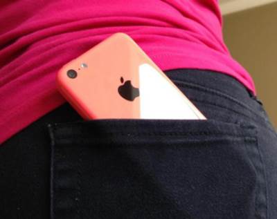 آبل مهددة بالمقاضاة بعد انفجار آيفون بجيب طفلة