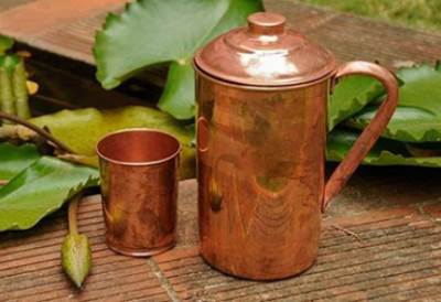 تناول الماء في أواني نحاسية واستمتع بصحتك