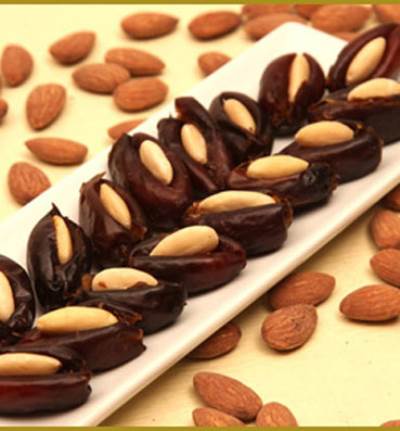 إكتشفي أهمية تناول المكسرات والتمر في رمضان