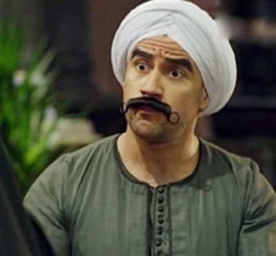 أحمد مكى مش عارف يعمل إيه فى الجزء الخامس من "الكبير أوى" .. فطلع سودانى