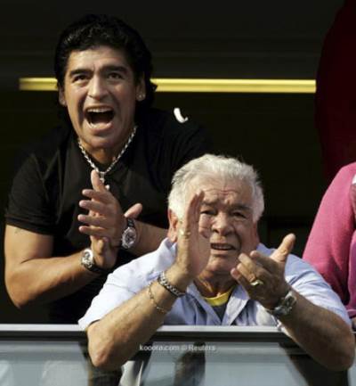 والد مارادونا يُفارق الحياة عن عمر 87 سنة