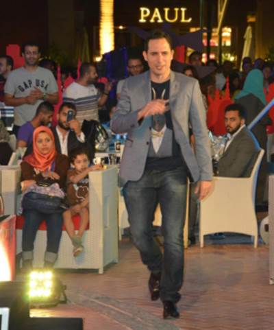 بالصور .. نيللي كريم وظافر العابدين يحتفلون ب "تحت السيطره" داخل خيمه النهار