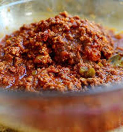  توست باللحم المفروم والجبن