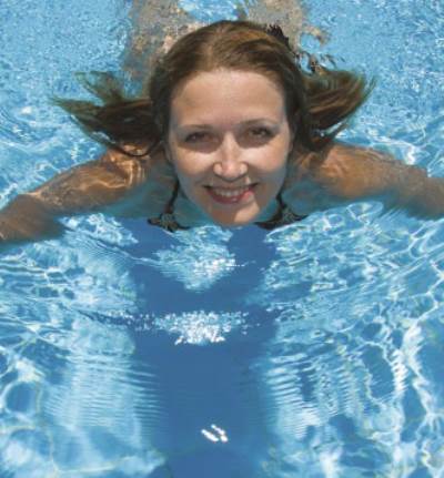  نصائح صيفية إذا أردت السباحة أثناء الدورة الشهرية