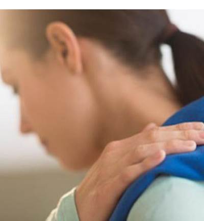  ألم الكتف إنذار لأمراض خطيرة .. تجنبيها!