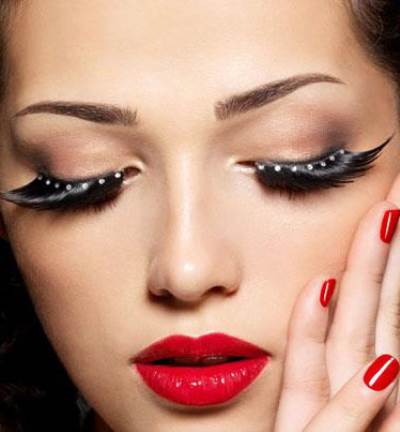 أخطاء فادحة تؤدي إلي تساقط رموشك