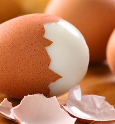 لا تتخلصي من قشر البيض بعد الآن