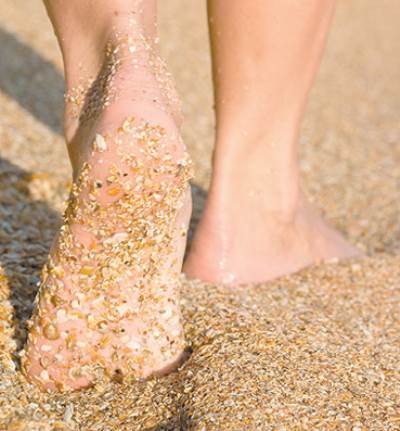 فوائد مهمة لـ ”المشي حافيا”