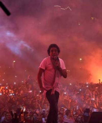 بالصور .. الكينج محمد منير فى الساحل الشمالى