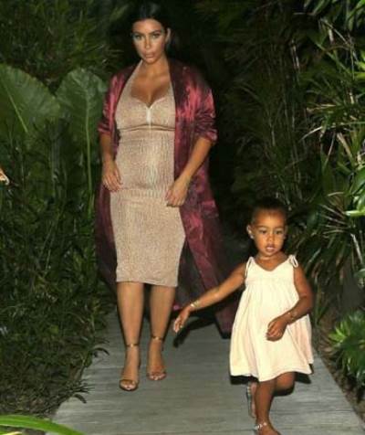  بالصور .. ابنة كيم كاردشيان تتمرد عليها في الطريق