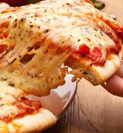 بيتزا بالنقانق