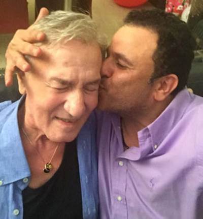  بالصور .. ماذا فعل محمد فؤاد لـ عزت أبو عوف؟