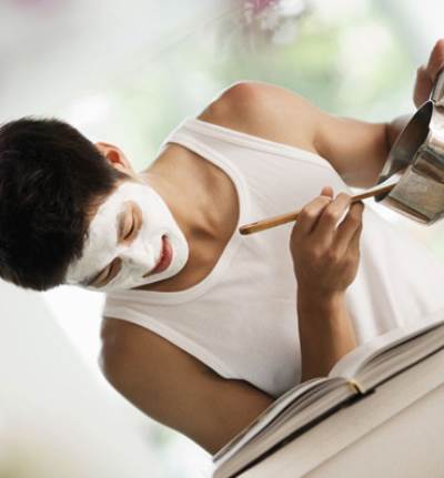 تصرفات يظن الرجل أنها تضعفه بينما تتمناها المرأة منه