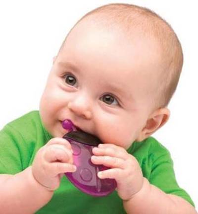 طرق سهلة للتغلب علي "ألم التسنين" عند الأطفال