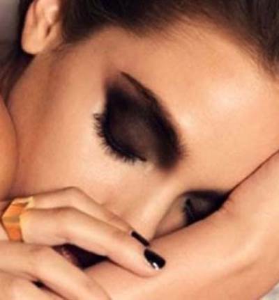  أضرار النوم بالماكياچ