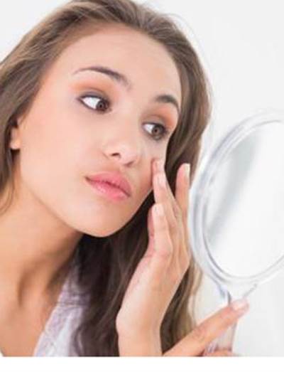  هل تعلمين أن الفيتامينات تمنع التجاعيد وجفاف الجلد والبقع الداكنة؟