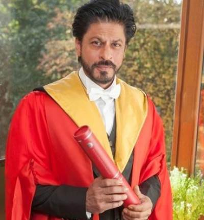 شاروخان يتسلم دكتوراه فخرية من جامعة أدنبرغ