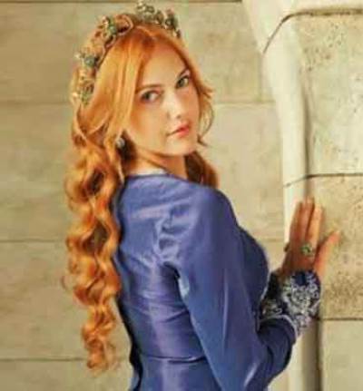 السلطانة هيام عالقة في منزل .. وفريق الإنقاذ ينتشلها