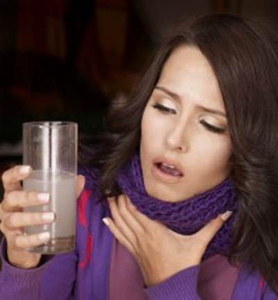  الماء المالح لعلاج احتقان الحلق