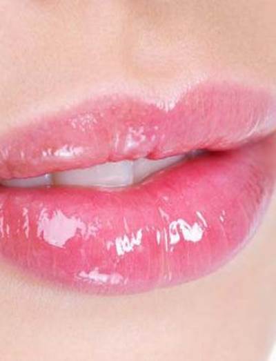 تخلصي من تشقق شفاهك بـ"كيس شاي"