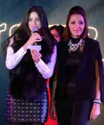 عرض ازياء الكريسماس فى ميراج مول