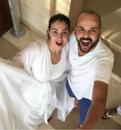 رغم نفيها زواجهما .. غادة عبدالرازق مع «بندق» بمطار بيروت