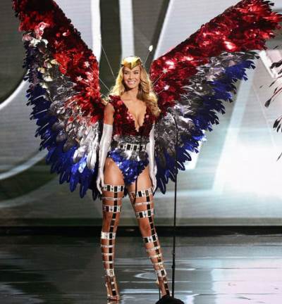 بالصور .. اغرب ازياء المتسابقات في مسابقة ملكة جمال الكون