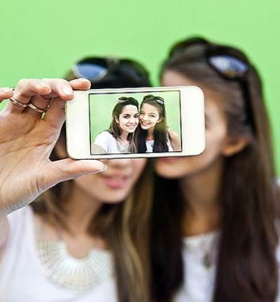 نصيحة طبية مهمة لعشاق السيلفي