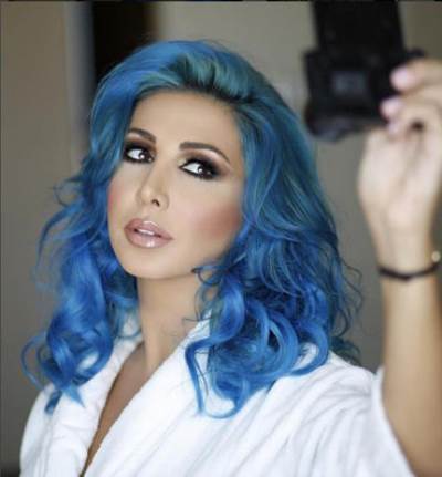 بالصور .. الأزرق أحدث موضة للون الشعر في الربيع