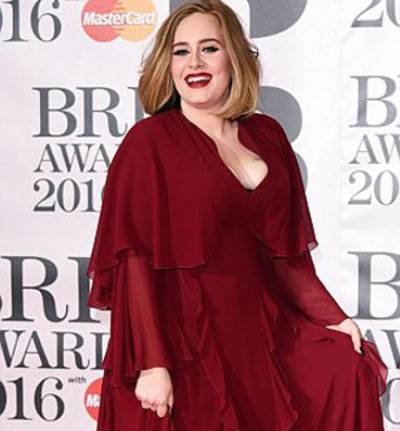 آديل تفوز بجائزة أفضل مغنية في 2016