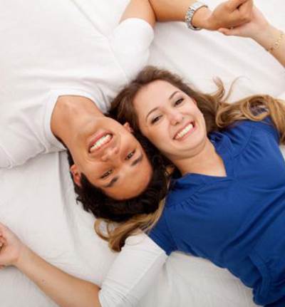 4 طرق لتحسين علاقتك الحميمية مع زوجك