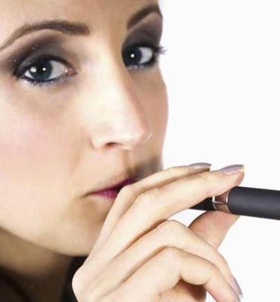 السجائر الإلكترونية تسبب العقم .. تجنبيها!