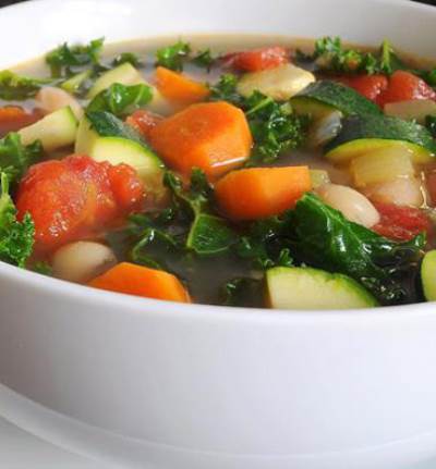 شوربة منزليّة سهلة لحرق الدهون