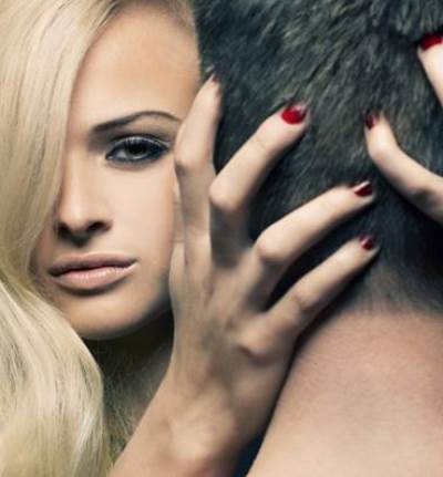 تعرفي علي .. 5 أشياء ترتدينها تثير زوجك