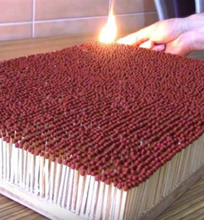 بالفيديو .. شاهد إشعال 6 آلاف من ثقاب الكبريت