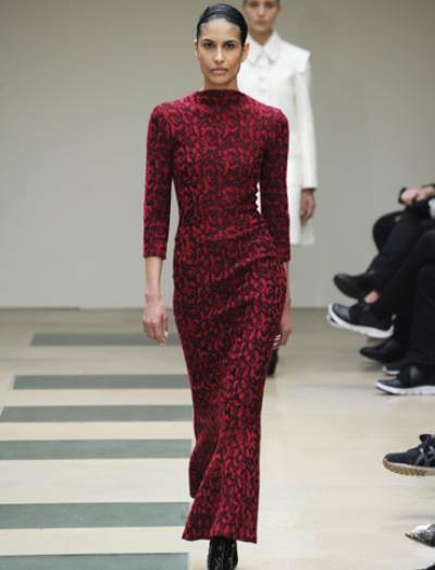 أخيرا .. مصمم الأزياء عز الدين عليا يقدم مجموعته الخاصة بالملابس الجاهزة لخريف 2016 في باريس