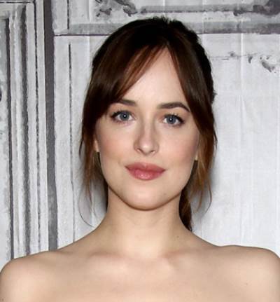 بالصور .. أجمل إطلالات النجمة داكوتا جونسون علي الإطلاق