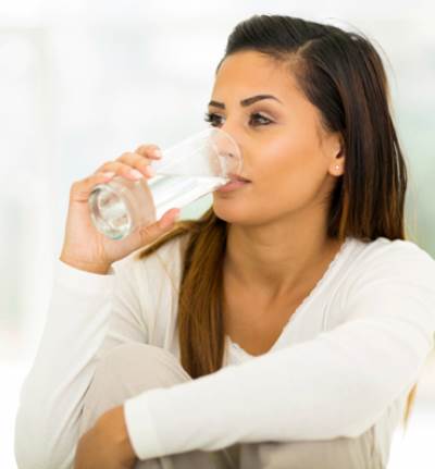 هذا ما يحدث لجسمك عندما تشرب الماء فقط لمدة 30 يوما