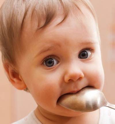 إضافة الملح إلى طعام طفلك خطأ فادح .. خذى حذرك