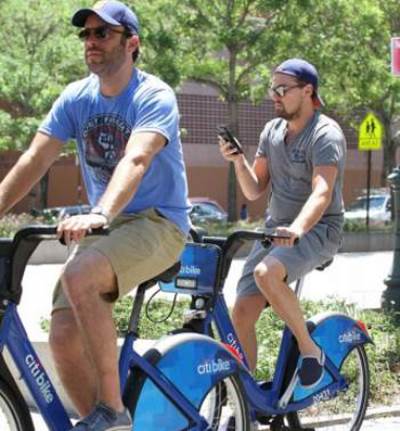 هاتف ليوناردو دي كابريو يشغله طوال الوقت