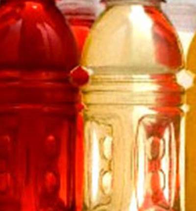 احترس من تخزين العصائر فى زجاجات البلاستيك