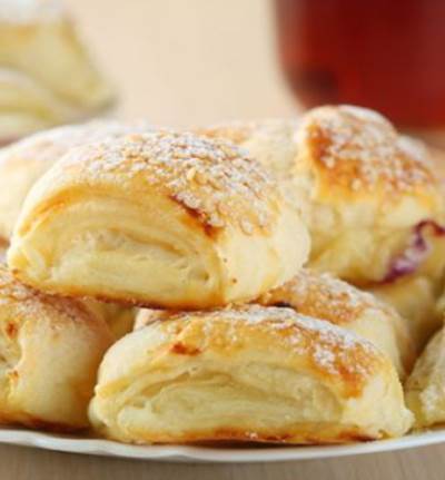 فطائر البنيستا بالجبن الأبيض