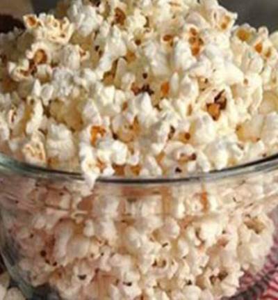 إحذرى.. "الفشار والسكر" يصيبان بالسرطان