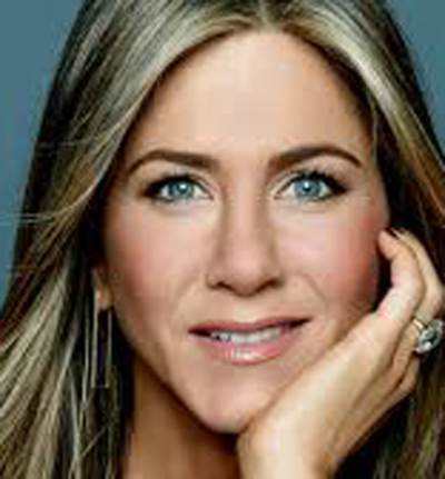 جينيفر أنستون ترد بعنف على شائعة حملها