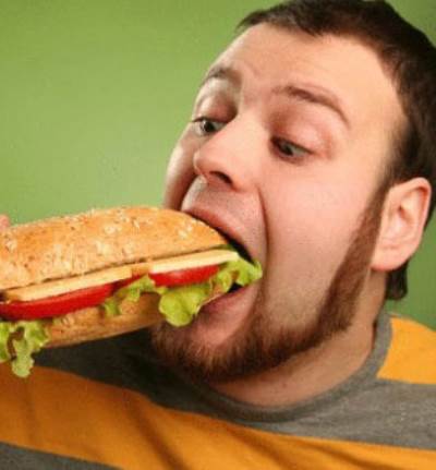 دراسة: الآباء المحبون للوجبات السريعة يعرضون بناتهم لسرطان الثدي