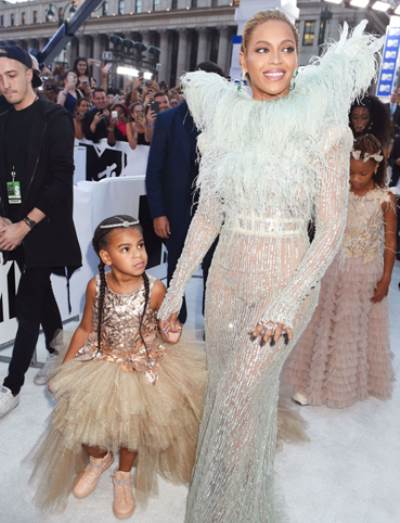 بالصور .. أفضل إطلالات المشاهير في حفل توزيع جوائز الMTV لعام 2016