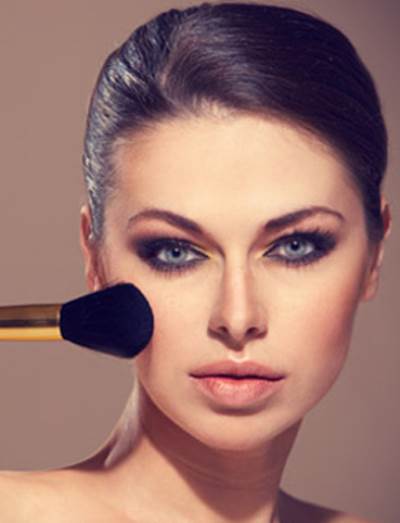 خطوات بسيطة لمكياجك يظهرك أصغر سناً