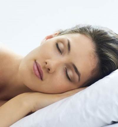 لا تفعل هذه الأشياء قبل الذهاب إلى السرير