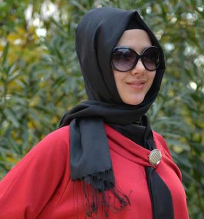 تجنبي ارتداء الحجاب على الشعر المبتل .. والسبب؟