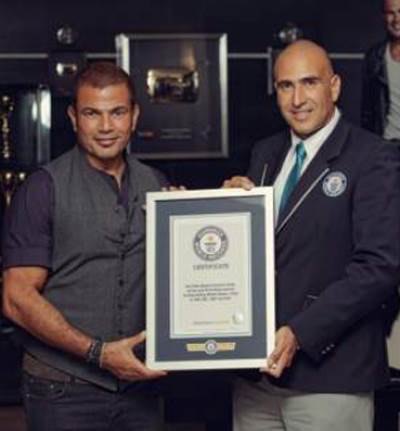 عمرو دياب وتامر حسني يثيران الجدل بسبب موسوعة جينيس